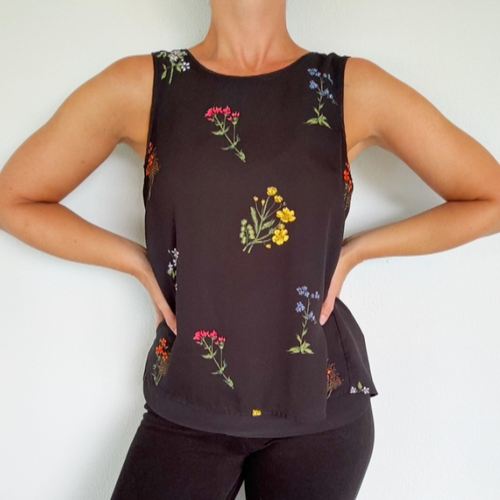 H&M black floral print sleeveless chiffon sheer open back blouse size 4